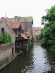 Затопленная улочка на окраине Антверпена