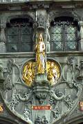 Золотая статуя в Бургплейне
